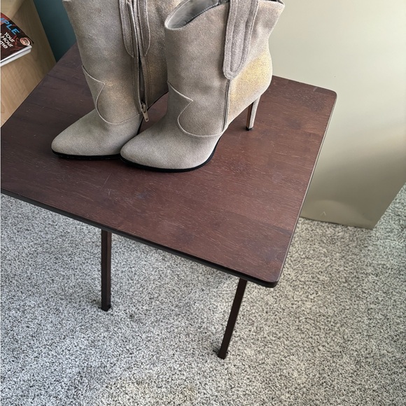 Tan and gold ankle boots. - Picture 8 of 8